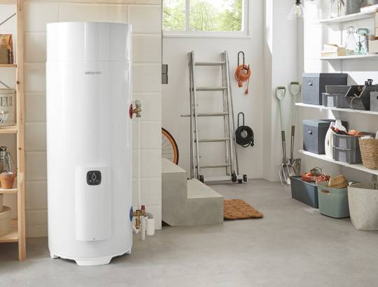 chauffe-eau thermodynamique installé dans un garage